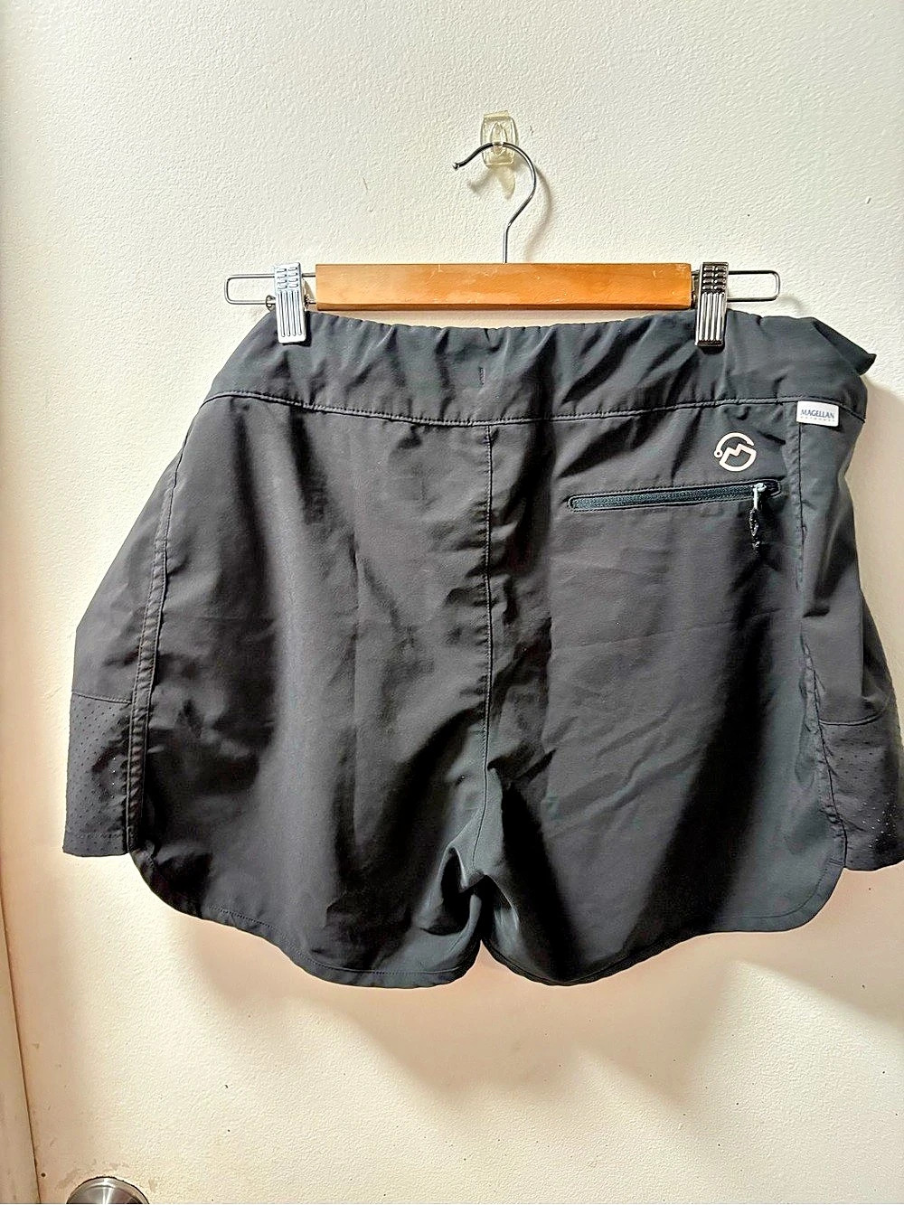 Magellan Outdoors womans Black Fishing Shorts XXL